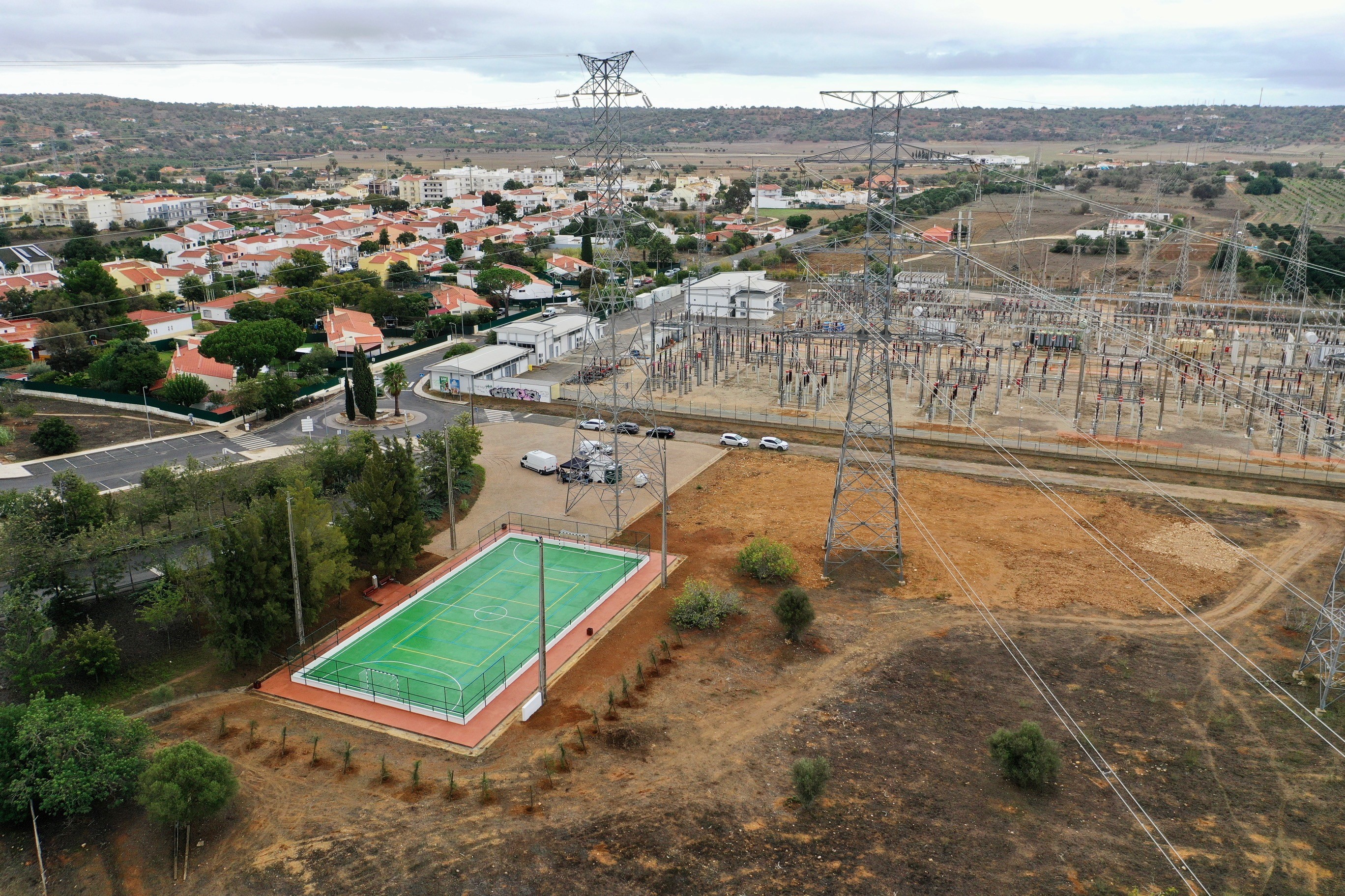 vista aérea campo de tunes e subestação REN